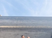 黄仁勋年内第三次访华，大热天仍穿皮夹克合影雷军